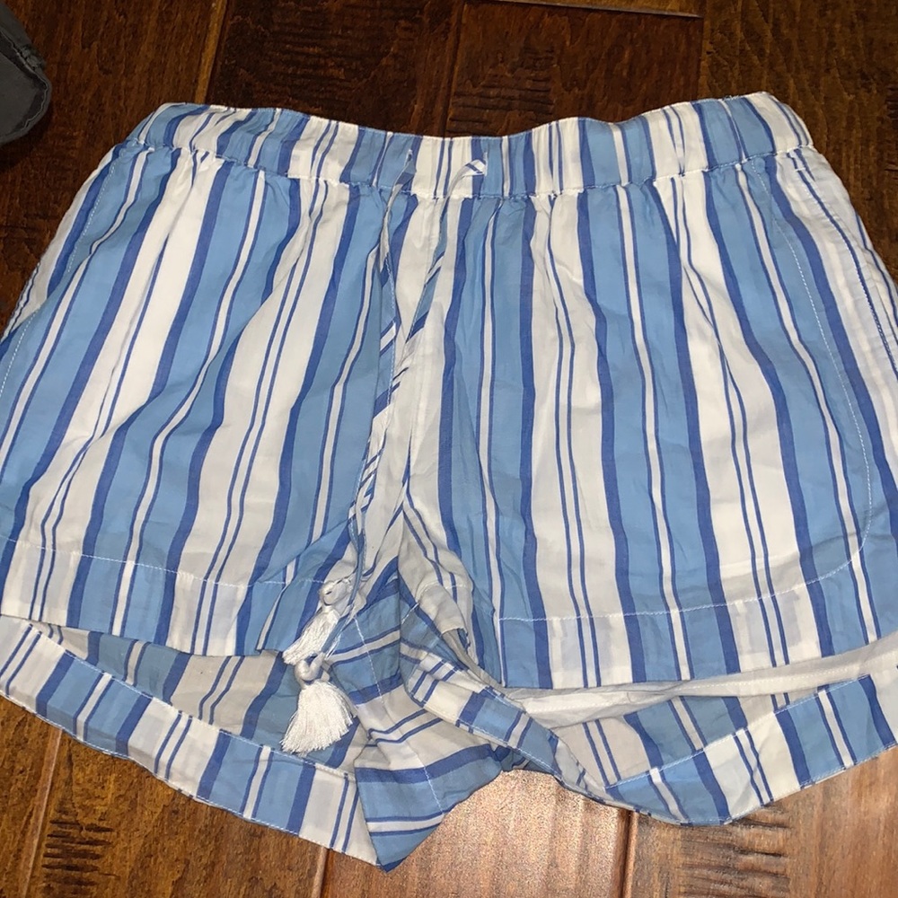 vineyard vines flowy shorts